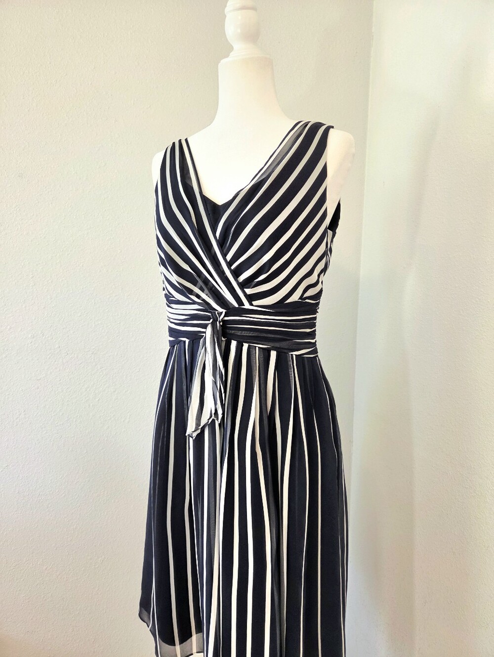 Ann Taylor 100% Silk Navy and White Striped V-Neck Dress Women's 6 NWT - Picture 7 of 16